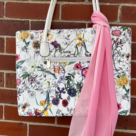 Hello Spring, This colorful flowered  purse is a perfect tote bag - Picture 5 of 6